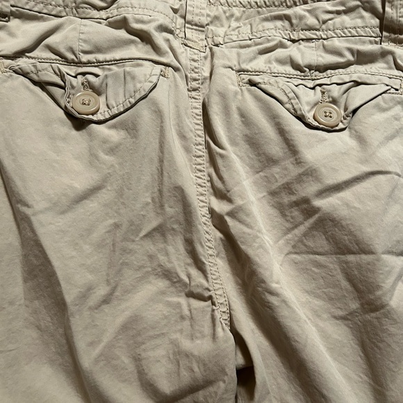 Women's Beige Cargo Shorts Size 8 - Picture 4 of 9